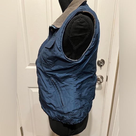 Lands Ends Vest - Picture 6 of 6